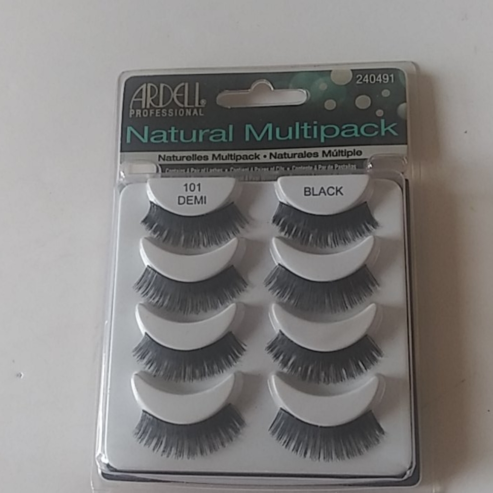 ARDELL NATURAL LASHES BLACK - Picture 2 of 3